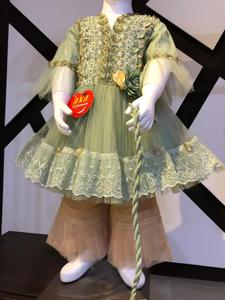 Nouveau design élégant Bandeau en satin plaqué clapet Beauty Top pour filles pour les fêtes de printemps Mariages et occasions pour bébés - Product Image 5