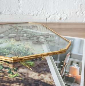 Cadre photo octogonal en métal doré avec couvercle en verre épais et bien poli, parfait pour la décoration intérieure et l'affichage - Product Image 4