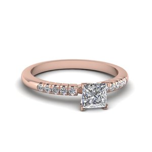 Anillo de Diamantes Solitario Princesa Real de 0.30 TCW |   Anillo de Compromiso en Oro Rosa con Detalles de Diamantes Redondos |   Regalo de Joyería para Boda - Product Image 1