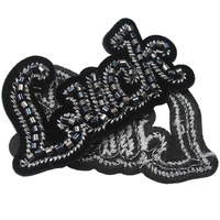 Appliques brodées personnalisées avec lettres, noms, logos, perles pour vêtements