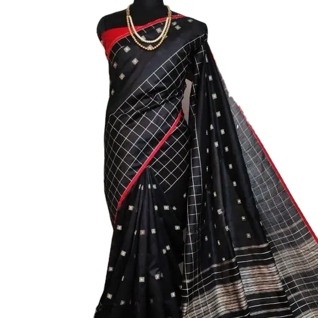 Splendido tessuto di cotone indiano ricco di puro nero e rosso con tessuto di seta bellissimo sari stampato con camicetta non cucita per le donne