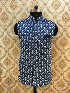 Ensemble Kurta en soie élégant pour homme avec pantalon en soie Chudidar avec travail Coty Broderie Lakhnavi Coty Travail de feuille de miroir Designer - Product Image 5