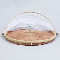 Vente en gros au Vietnam panier de service alimentaire en rotin de bambou tissé naturel de style classique avec couverture en filet panier de pique-nique couverture en maille