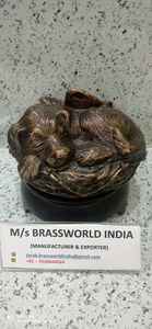 Urne funéraire pour chien en laiton finition cuivre, style américain, Brassworld India - Product Image 6