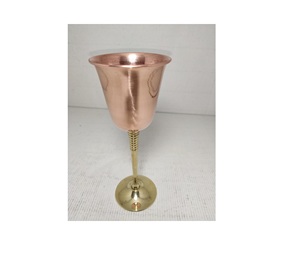 Vente en gros gobelet en verre coloré fait à la main verre à vin et à eau avec gravure de logo personnalisé pour l'hébergement ou l'usage personnel - Product Image 5