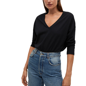 Camiseta OEM personalizada de algodón regular con cuello en V, ligera y blanca para mujeres y niñas jóvenes. - Product Image 3