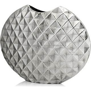 Jarrón de Aluminio Moderno para Decoración de Hotel, Diseño Elegante con Flores, Ecológico, Hecho a Mano, para Mesa, Diseño de Interiores, Uso Doméstico, Razvi - Product Image 1