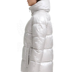 Chaqueta Acolchada con Capucha para Mujer, Transpirable, Impermeable y Cortavientos - Product Image 4