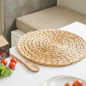 Magnifique napperon rond nordique tressé en gros en jacinthe d'eau pour salle à manger ou hôtel - Product Image 6