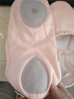 Chaussons de danse classique professionnels en cuir souple et extensible pour femmes, avec logo personnalisé, confortables pour l'entraînement de danse.