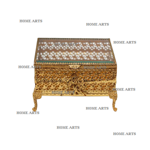 Joyero de metal de diseño Caja de almacenamiento de joyería de forma cuadrada de la mejor calidad de fabricación en Home Arts - Product Image 1