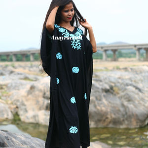 Caftan fait à la main personnalisé de haute qualité avec glands de broderie Aari pour les vêtements de fête robe de plage tissée à la taille naturelle - Product Image 1