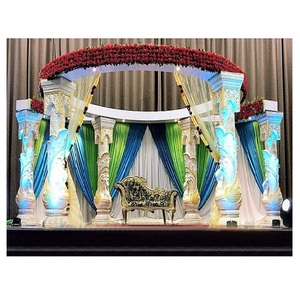 Décoration de Mandap de mariage sud-indien Poruwa : Magnifiques piliers paon, design paon, pour mariage aux États-Unis - Product Image 1