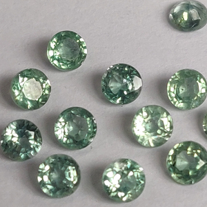 Kyanite de menthe verte Rare naturelle ronde de 4 mm à 6 mm facettes de bonne qualité Kyanite de menthe verte Rare - Product Image 4