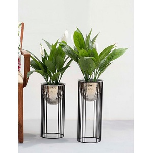 Macetas y jardineras martilladas decorativas de la India gris brillante, decoraciones para jardín interior y exterior, acabado recubierto de polvo - Product Image 1