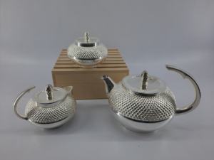 Dernier service à café et thé personnalisé pour la maison plaqué argent avec couvercle décoratif en laiton haut en métal - Product Image 3