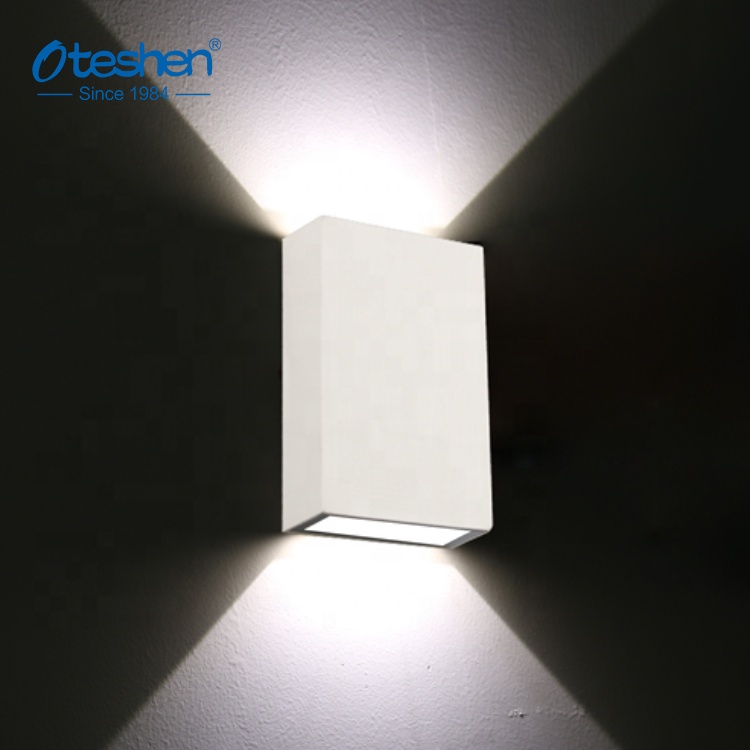 Лидер продаж 2020 года, IP65, 4 Вт, водонепроницаемая верхняя и нижняя настенная лампа с поверхностным креплением, светодиодный наружный настенный светильник