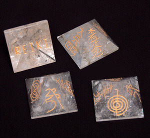 Usui — Quartz pyramide Reiki en cristal poli, Quartz scintillant, pour utilisation professionnelle - Product Image 1
