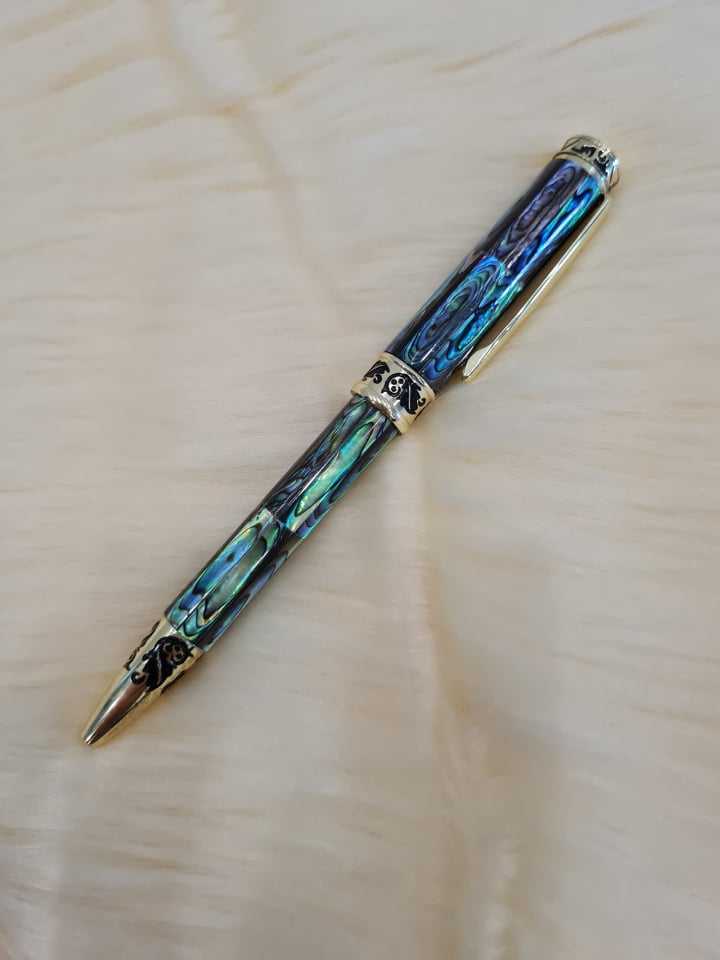 สีฟ้าหอยเป๋าฮื้อ