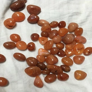 Cuentas marrones sueltas de piedras preciosas caídas sin perforar de cornalina natural para la fabricación de joyas - Product Image 1