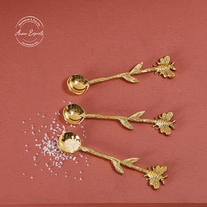 Juego de cuchara Golden Bee bellamente elaborado con detalles florales para servir o decorar con elegancia - Product Image 2