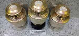 Urna de cremación de madreperla de metal de estilo americano de Brassworld India para uso en adultos - Product Image 2