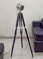 Lampu Lantai Tripod Industrial untuk Ruang Tamu Kamar Tidur Lampu Sorot Vintage Lampu Baca dengan Kaki Kayu Lampu Sorot Nautikal