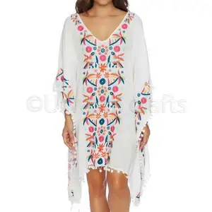 Neuestes Design Neuankömmling Damen Blumen bestickter Kaftan für Beach wear Bekleidung Pom Pom White Rayon Kaftan