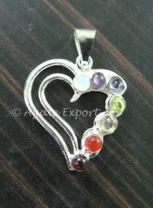 Colgante de Ágata en Forma de Corazón con Chakra |   Joyería de Piedras Preciosas Talladas y Grabadas con Estilo Feng Shui y Amoroso - Product Image 2