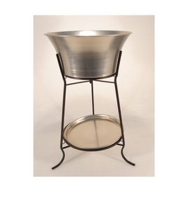 Bañera de fiesta de bebidas antigua negra con soporte de hierro - Product Image 4