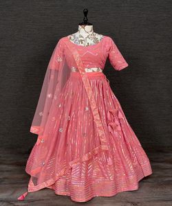 Vêtements de fête pour les dernières femmes collection travail manuel Lehenga Choli avec chemisier vêtements traditionnels personnalisés vêtements en gros - Product Image 5