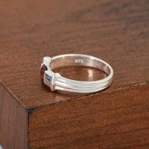 Anillo de Plata de Ley al por Mayor con Engaste de Barra, Anillo Delicado con Granate Rojo Natural, Anillo Solitario de Gema, Joyería Fina para Hombre - Product Image 3