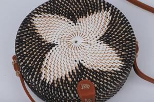 Type de fermeture de selle de tissage de trèfle noir fait à la main Matériau de doublure en coton Matériau en rotin - Product Image 2