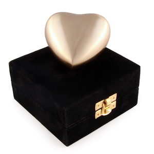 Urnas de cremación de recuerdos pequeños en forma de corazón metálico de alta calidad más vendidas para cenizas humanas/suministros funerarios - Product Image 5