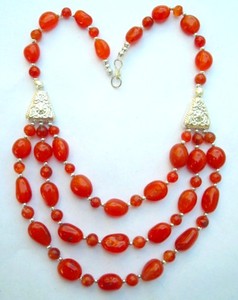 Collar de Moda con Cuentas de Ágata Roja de 18 Pulgadas de Largo con Baño de Plata/Oro - Product Image 1