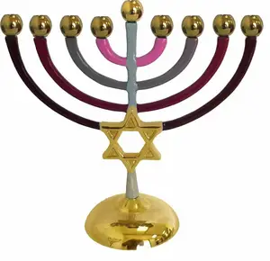 เชิงเทียนสี menorah ทำด้วยมือการตกแต่งในร่มโลหะแข็งการออกแบบตกแต่งที่วางเทียนที่ดีที่สุดสำหรับการออกแบบบนโต๊ะอาหาร