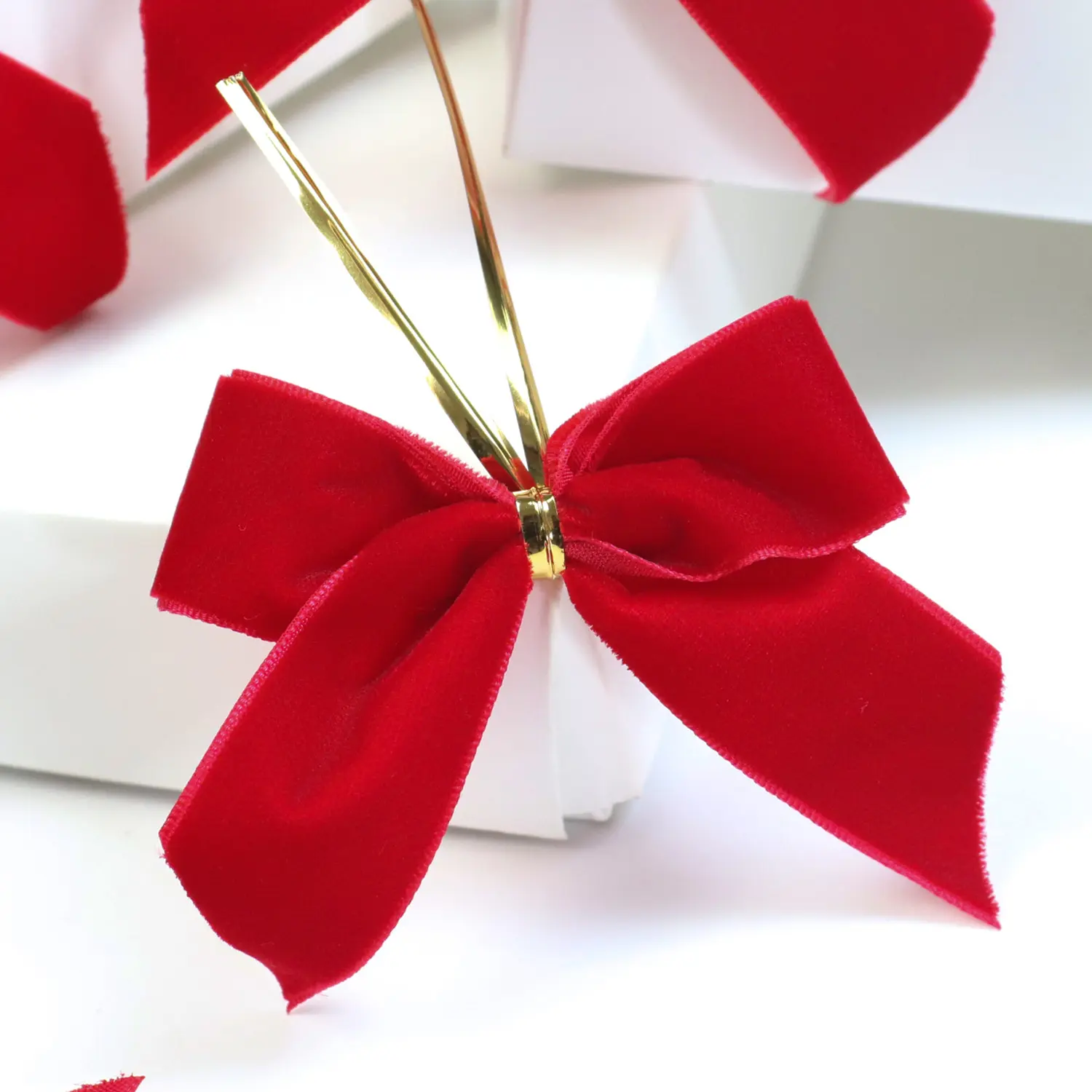 Wholesale Christmas classical red velvet ribbon bow with wired for packing