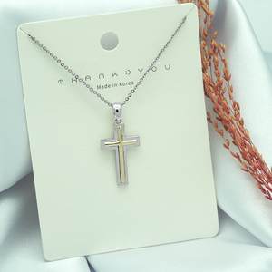 Collar con colgante de Cruz de lujo Estilo moderno para compromiso Boda o fiesta Hecho a mano en Taiwán - Product Image 5