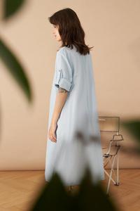 Robe midi cyan clair à col rond, manches trois quarts, coupe ample, formelle, en coton tissé, couleur unie, boutonnée sur le devant, robe naturelle pour l'été - Product Image 4