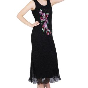 Nouvelle collection élégante, robe longue de soirée moulante en mousseline, brodée à la main, avec de lourds sequins, col à nœud unique et fermeture boutonnée. - Product Image 1