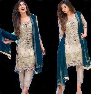 Bel ensemble de pantalons Kurta | Robe brodée lourde de créateur classique pour les occasions de mariage et de fête - Product Image 1