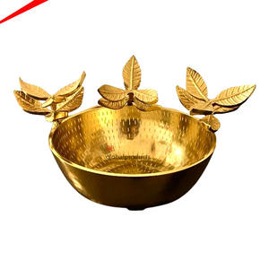 2025 bol décoratif en métal doré au design antique avec support doré design bol de service pour centre de table à manger - Product Image 2