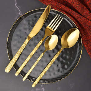 Cuillère en laiton pour la décoration de la table de cuisine, cuillère en laiton dorée suspendue, emballage et vente personnalisés en acier inoxydable - Product Image 5