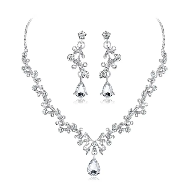 Worldwide Demanded Nice Look Crystal Jewelry NecklaceためWomenでSale