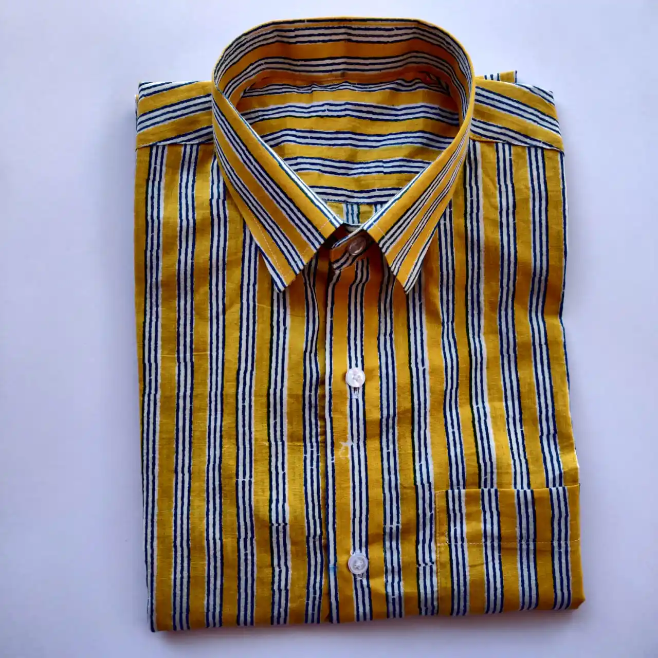 Camicia con stampa a blocchi di linea in tessuto di puro cotone bella camicia di cotone stampata abbigliamento estivo