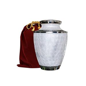 Urne funéraire en laiton à texture attrayante blanche de conception merveilleuse pour les cendres humaines Fabricants d'urnes traditionnelles Exportateurs d'Inde - Product Image 1