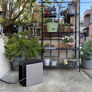 GREEN LIFE Fabriqué au Japon Mini tuyau d'arrosage de jardin portable de 10 mètres en PVC brun avec pulvérisateur à gâchette et buse réglable rétractable 3L - Product Image 1