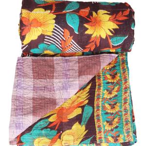 Vente chaude indien réversible cousu à la main couverture lourde Queen Size Patchwork fait à la main avec remplissage en coton pour les hôtels - Product Image 1