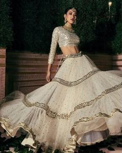 ATIYA LIBAS Robe décontractée maxi asymétrique à encolure en O motif floral tissu en mousseline de soie Zardozi broderie style folklorique indépendant grande taille - Product Image 1