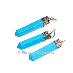 Pendentif en forme de crayon en agate turquoise synthétique, sculpté et gravé, imitation antique, objet d'art de collection - Product Image 1
